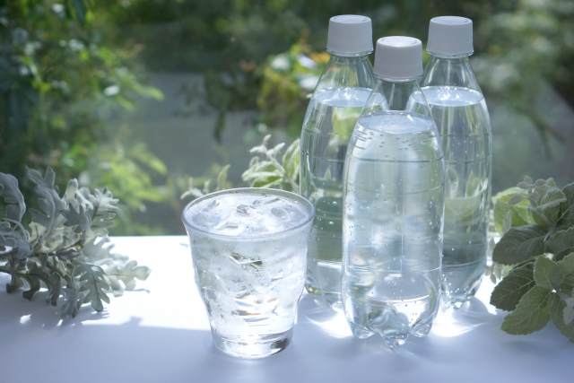 炭酸水は腸活に役立つ？おすすめの飲み方と注意点を解説